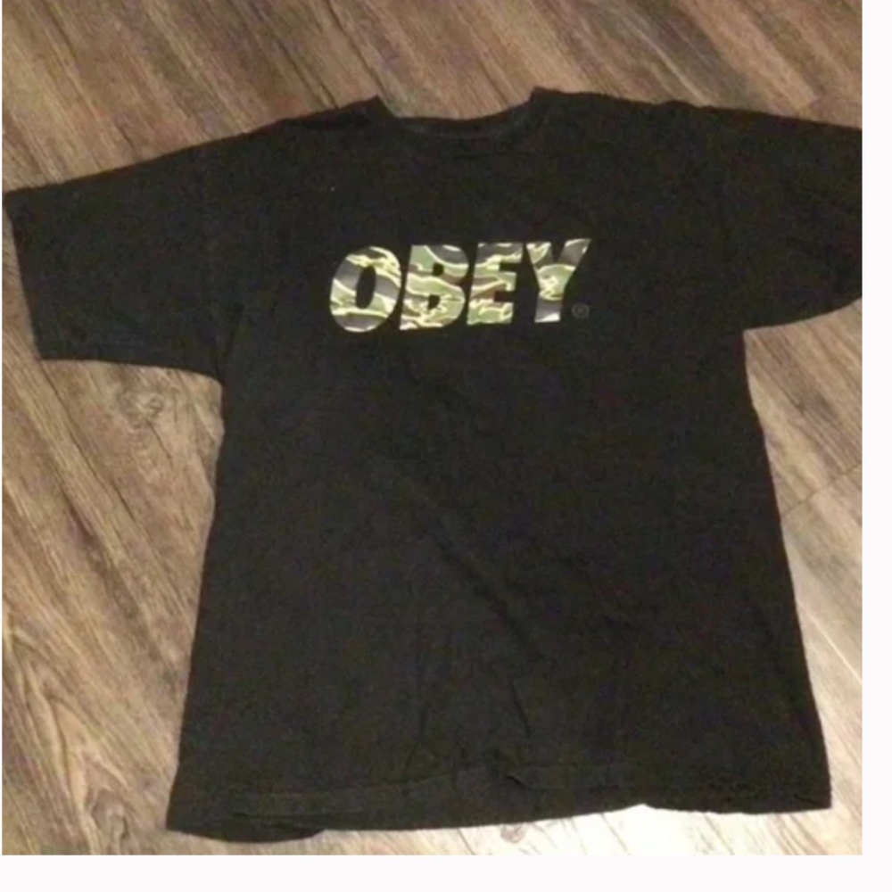 OBEY tshirt